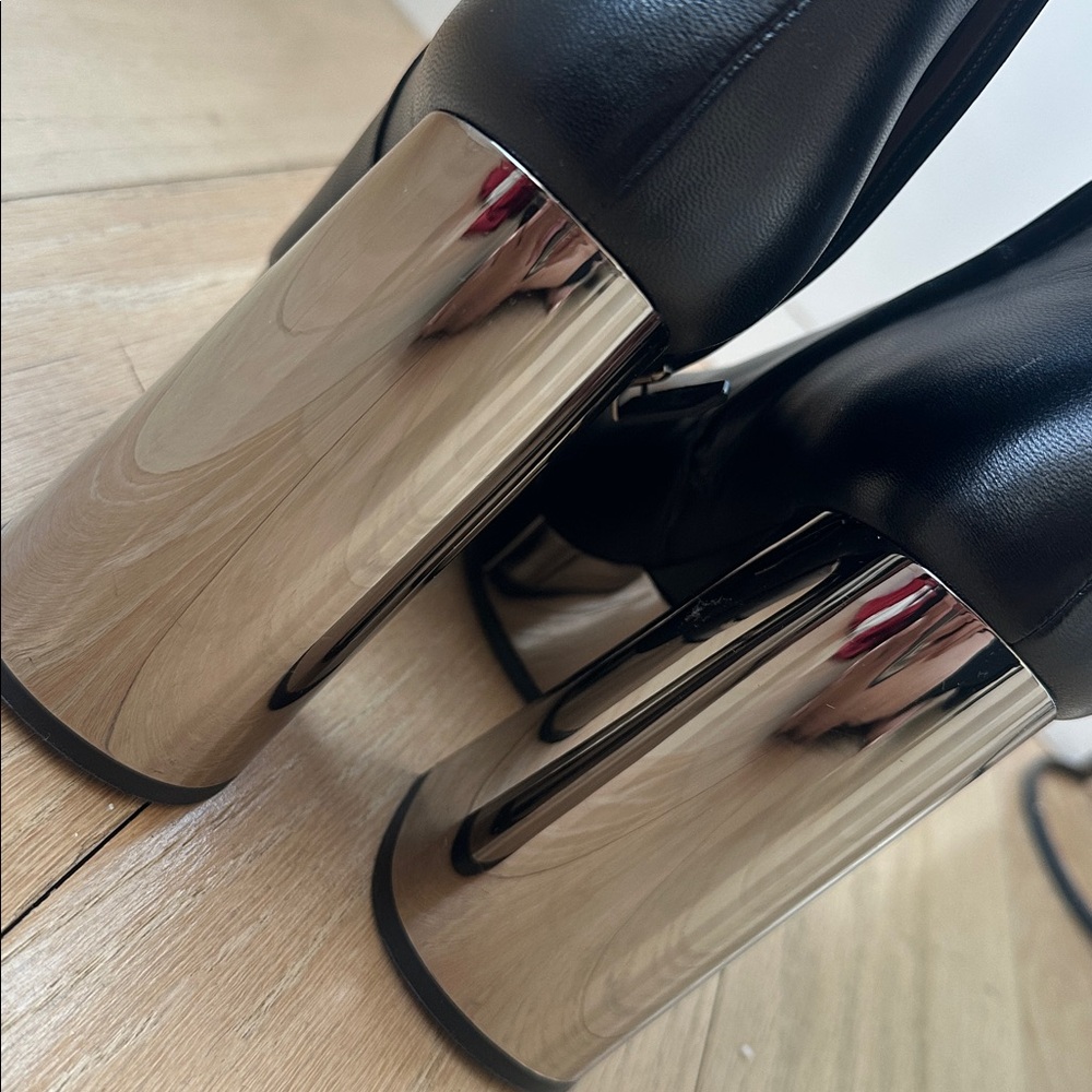 Gucci Black Leather Platform Ankle Boots with Silver Mirror Heel 41.5 - Picture 9 of 11